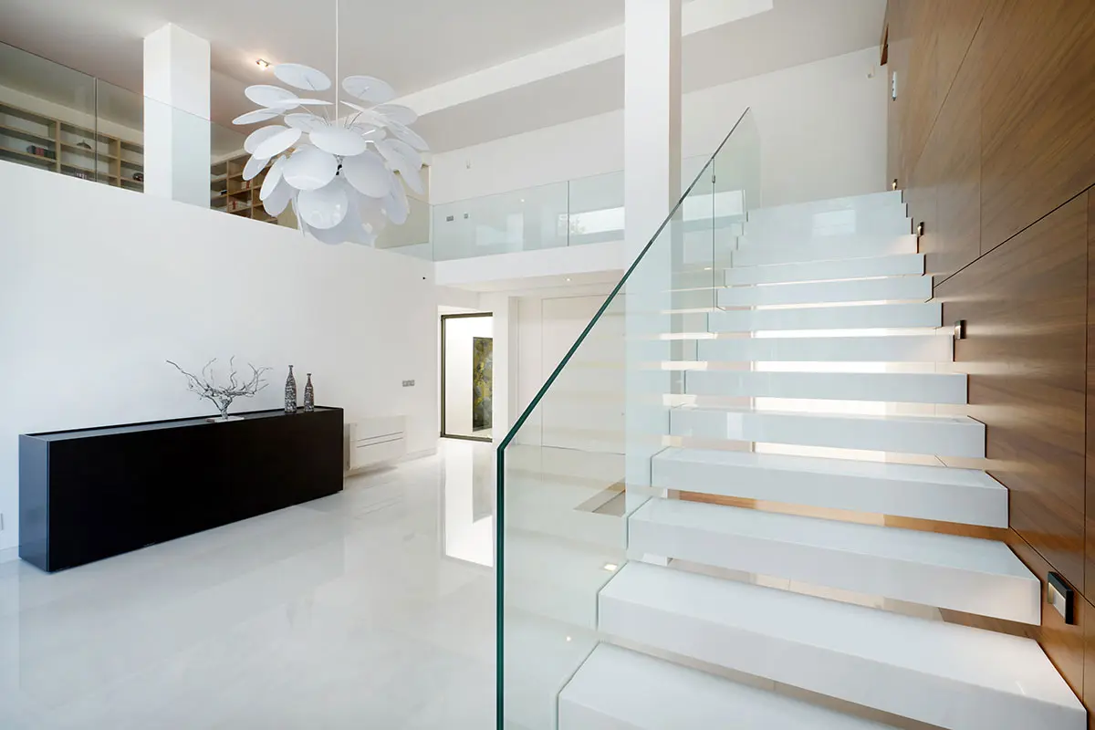 Frameless glass balustrades for staircases